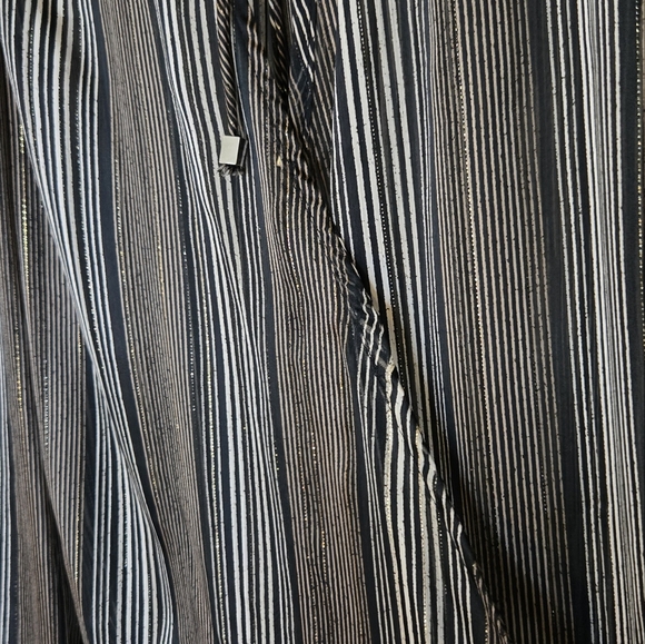 NWT Ariella surplice blouse - Picture 2 of 7